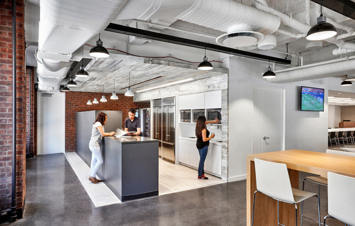 唯美工業風 美國零售商Foot Locker紐約總部設計欣賞