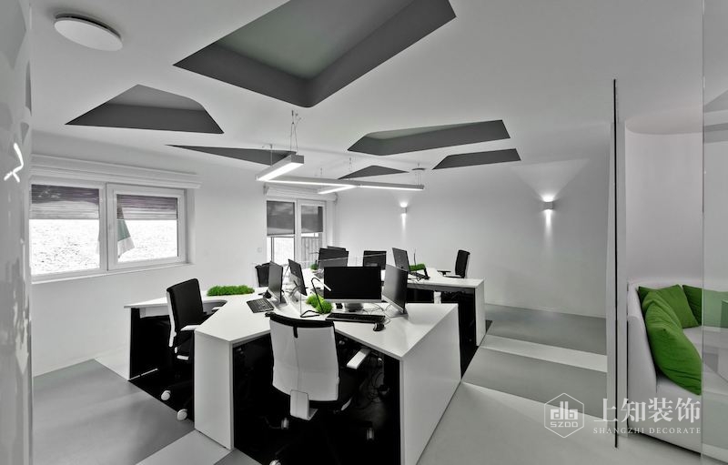 廣州辦公室設計中巧妙的手法讓辦公室空間擴大.jpg