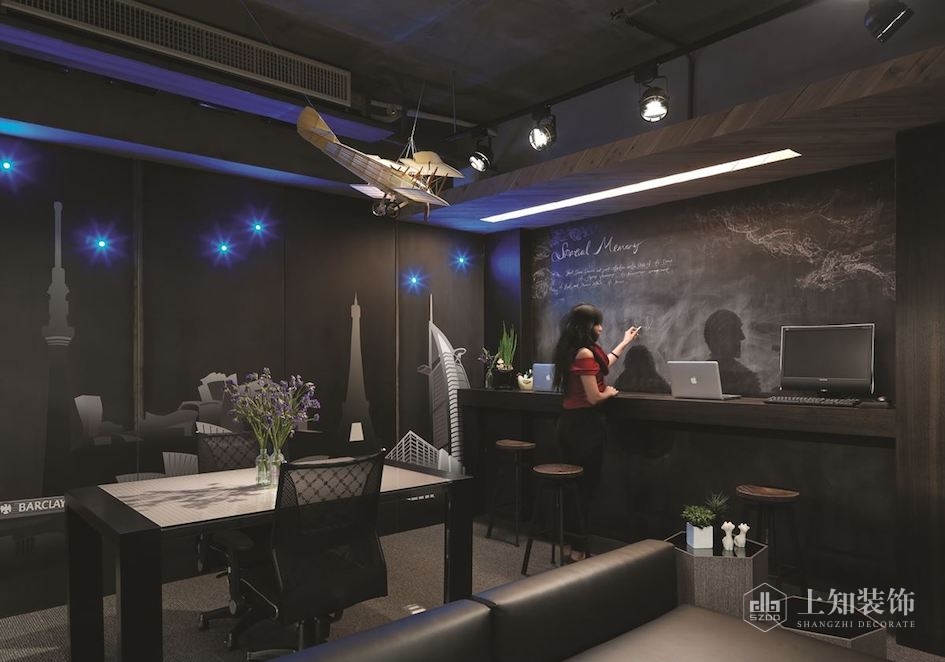 這個辦公室設(shè)計承載著20年的光輝歲月,工業(yè)感很強的辦公室設(shè)計-7.jpg 這個辦公室設(shè)計承載著20年的光輝歲月,工業(yè)感很強的辦公室設(shè)計-7.jpg